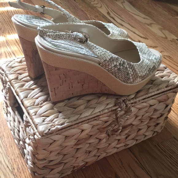 Via Spiga Sz 8.5 Snake + Cork Wedges - A - Picture 3 of 6